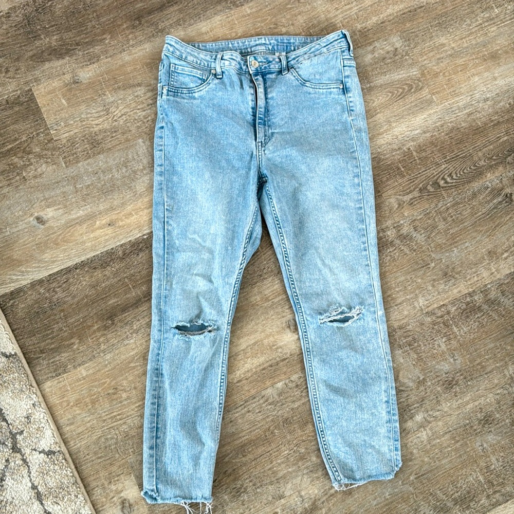 H&M light wash skinny jeans